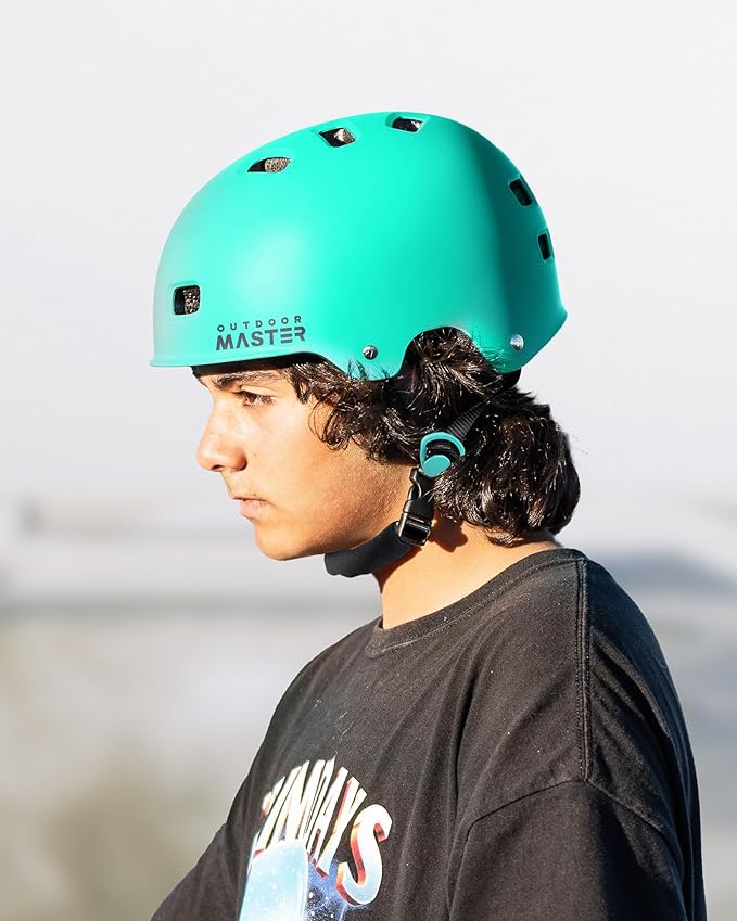 OutdoorMaster スケートボード サイクリング ヘルメット - Beetles Snug、大人、ユース、子供向け自転車ヘルメット - 2つの取り外し可能なライナー、通気性、マルチスポーツ、通勤、スクーター、ローラースケート、インラインスケート、ロングボード