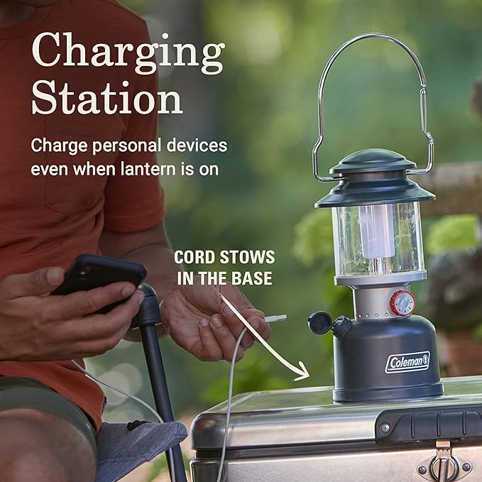 Coleman Classic 充電式 800L LEDランタン、耐衝撃・防水、カラビナハンドル&充電ポート付き、キャンプ、停電、緊急時などに最適