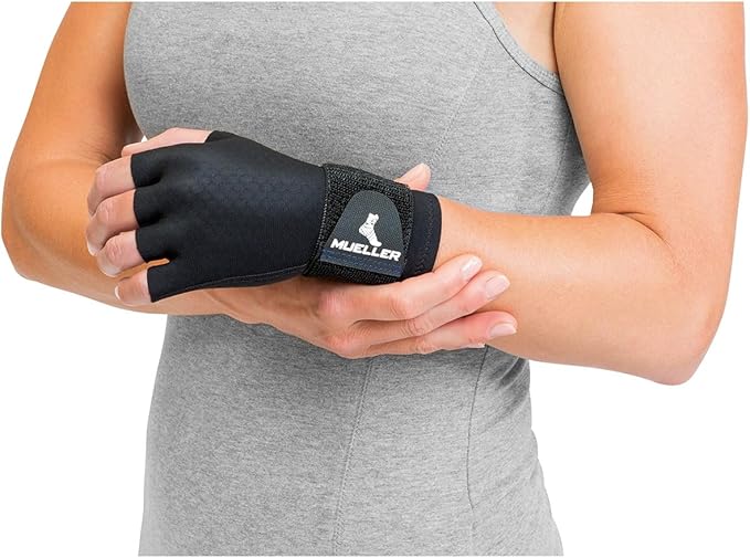 Mueller Sports Medicine コンプレッショングローブ 男女兼用、手と手首の痛みを緩和するサポート、手根管症候群、関節炎に最適、左右兼用、ブラック、フリーサイズ