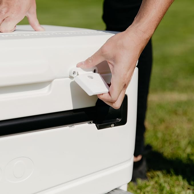 Igloo Maxcold Glide 110Qt ホイールクーラー | 保冷ハードシェルアイスチェスト