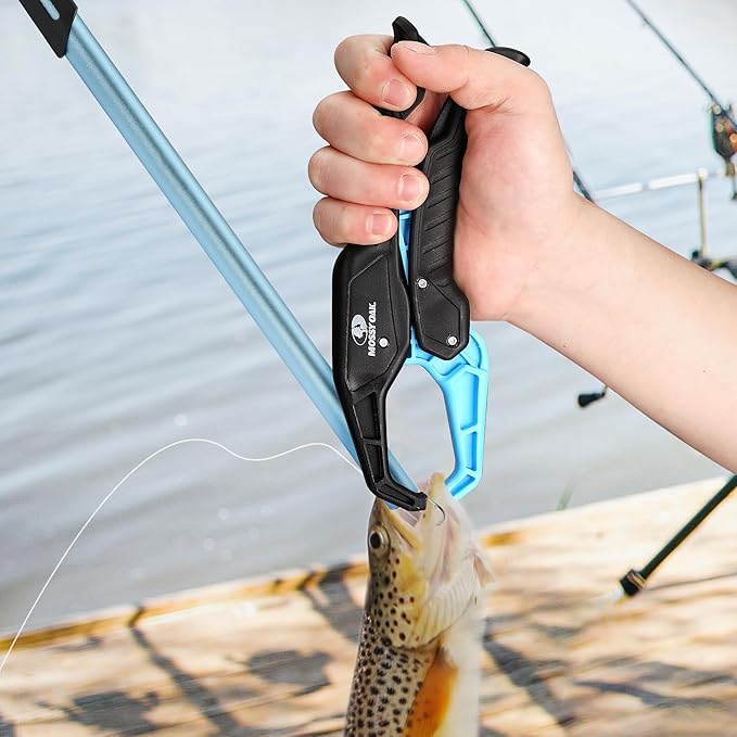 Mossy Oak 釣りツールキット - フィッシングプライヤー、フィッシュリップグリッパー、多機能釣り針外し（ストラップ・シース付き）、耐海水性釣りアクセサリー＆装備、男性向け釣りギフト