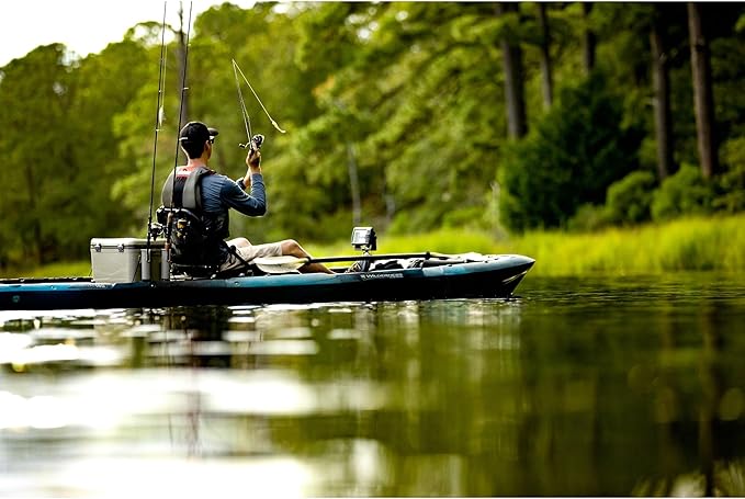 Garmin Striker Vivid 9sv, Easy-to-Use 5-inch Color Fishfinder and Sonar Transducer, Vivid Scanning Sonar Color Palettes, 9 inch (010-02554-00)