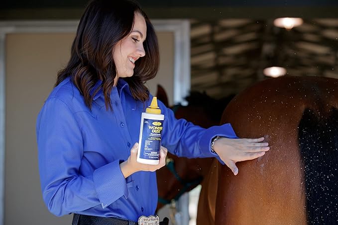 Farnam Wonder Dust Wound Powder, Blood Coagulant for Horses and Show Stock, for Use on Proud Flesh, Granulated Tissue, 4 Ounces (Pack of 2)