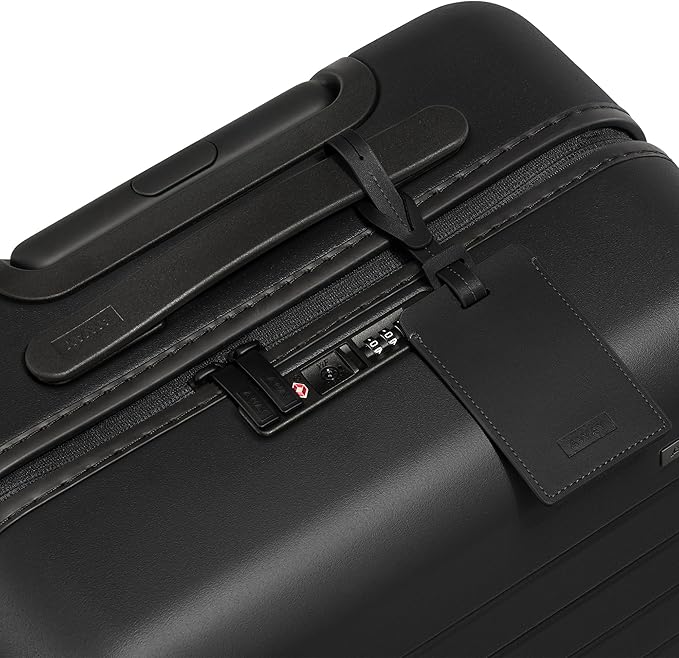 Away Bigger Carry-On Luggage、軽量ハードサイド大型スーツケース、スピナーホイール、TSAロック、航空会社承認済み、ジェットブラック