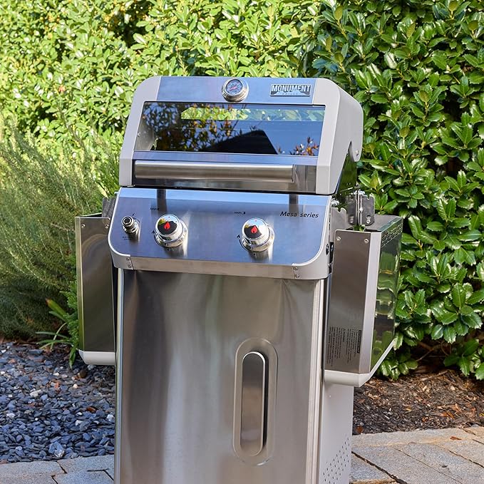 Monument Grills 2バーナー ステンレススチール製液化プロパンガスグリル、折りたたみ式サイドシェルフ2つ、Clearview®蓋、ノブコントロール、Mesa200S BBQカバー付き