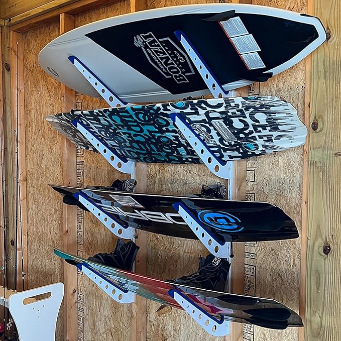StoreYourBoard 調節可能 ウェイクボード収納ラック – 壁掛け 4段ディスプレイ、頑丈なウォータースポーツ用品ハンガー、ウェイクボード、ウェイクサーフボードなどに、最大45kgまで収納可能