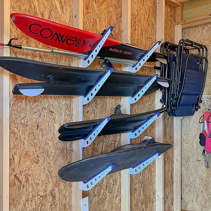 StoreYourBoard 調節可能 ウェイクボード収納ラック – 壁掛け 4段ディスプレイ、頑丈なウォータースポーツ用品ハンガー、ウェイクボード、ウェイクサーフボードなどに、最大45kgまで収納可能