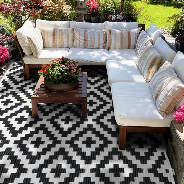 6 X 9ft Camping Carpet, Black And White,shipped From Amazon, Banned From Wal Mart, Not Shipped On Weekends