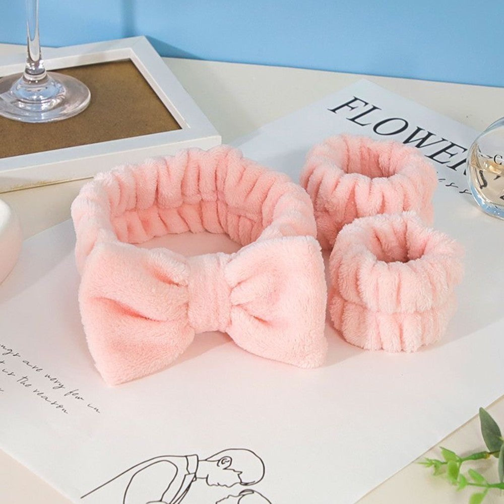 Made From A Soft Material, The Nine-piece Cleansing Set Is Gentle On The Skin And Absorbs Most Of The Moisture Instantly.